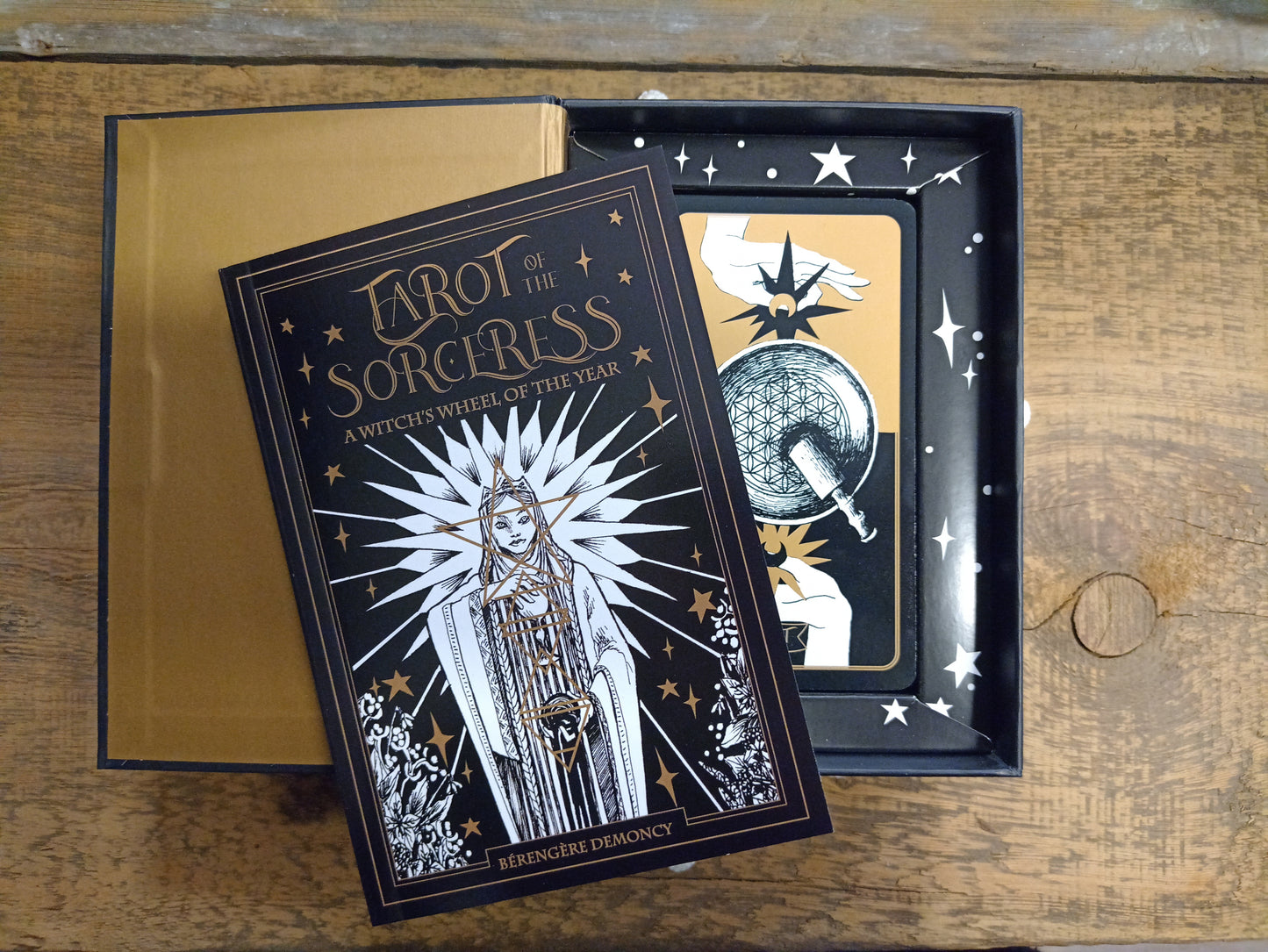 Tarot of the Sorceress -tarotpakka