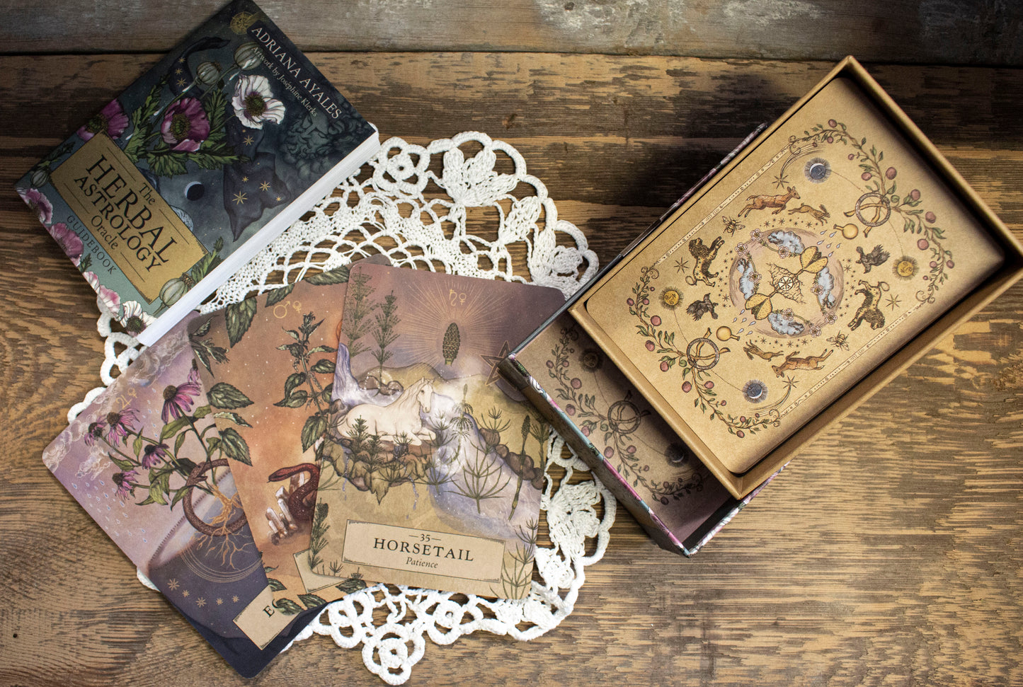 The Herbal Astrology -oraakkelikortit