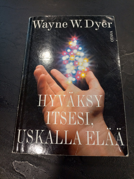 *SECONDHAND* Hyväksy itsesi, uskalla elää -kirja
