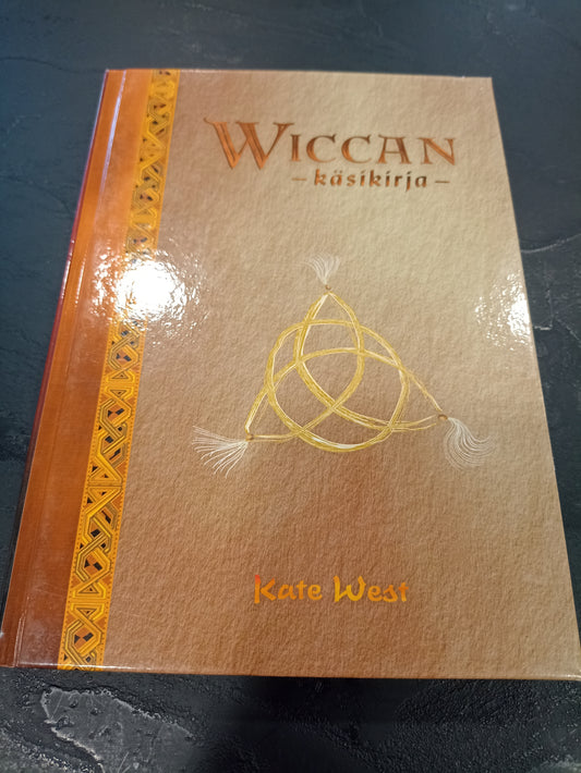 *SECONDHAND* Wiccan käsikirja -kirja