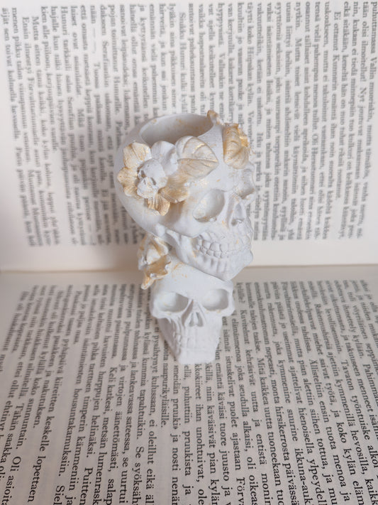 Ekohartsi - Blooming Bones-kynttilänjalka